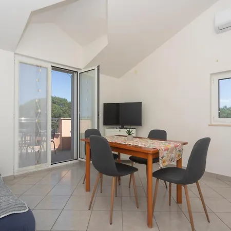 Klaudia Cista Velika *