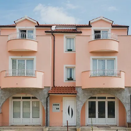 Klaudia Cista Velika דירה