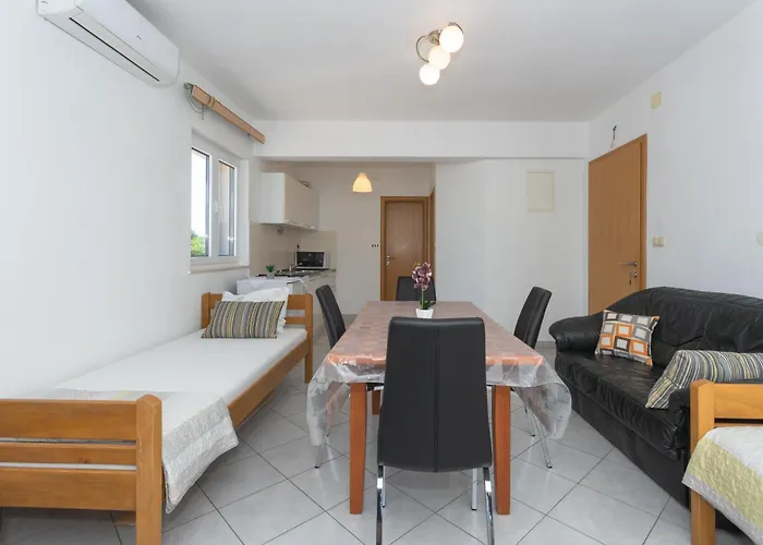 Klaudia Cista Velika *