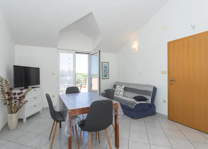 Klaudia Cista Velika *