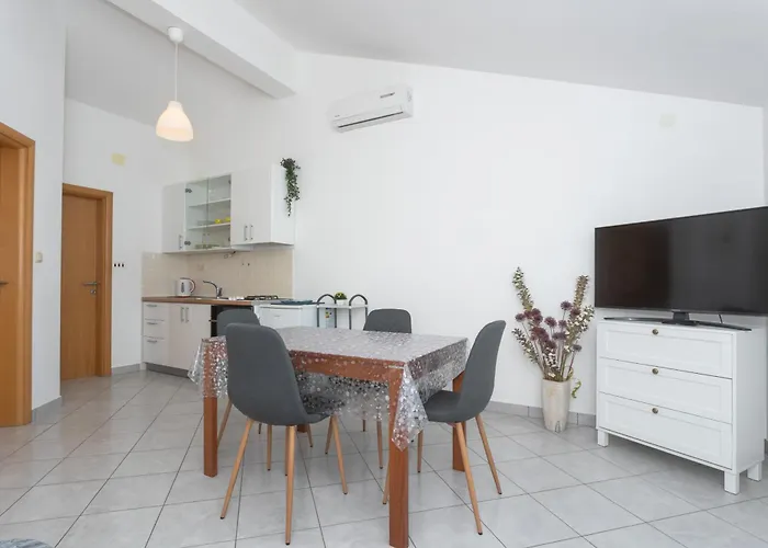 Klaudia Cista Velika Vodice